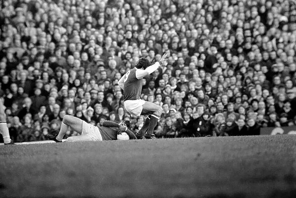 Football: Arsenal (1) vs. Leeds United (1). Division I. January 1977 77-00029-027