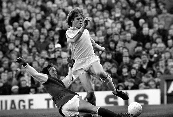 Football: Arsenal (1) vs. Leeds United (1). Division I. January 1977 77-00029-017
