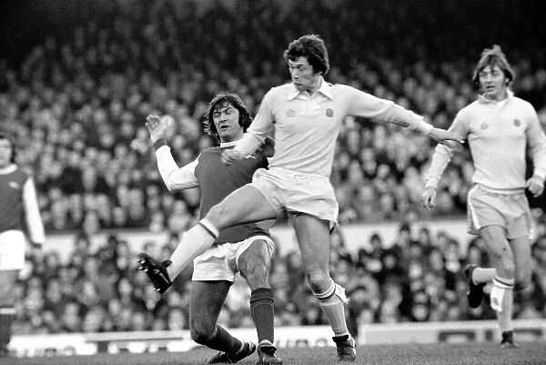 Football: Arsenal (1) vs. Leeds United (1). Division I. January 1977 77-00029-026