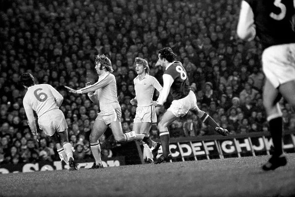 Football: Arsenal (1) vs. Leeds United (1). Division I. January 1977 77-00029-001