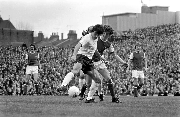 Football: Arsenal (1) vs. Tottenham Hotspur (0). April 1977 77-02053-045