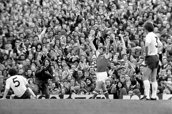 Football: Arsenal (1) vs. Tottenham Hotspur (0). April 1977 77-02053-081