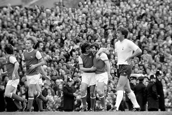 Football: Arsenal (1) vs. Tottenham Hotspur (0). April 1977 77-02053-079