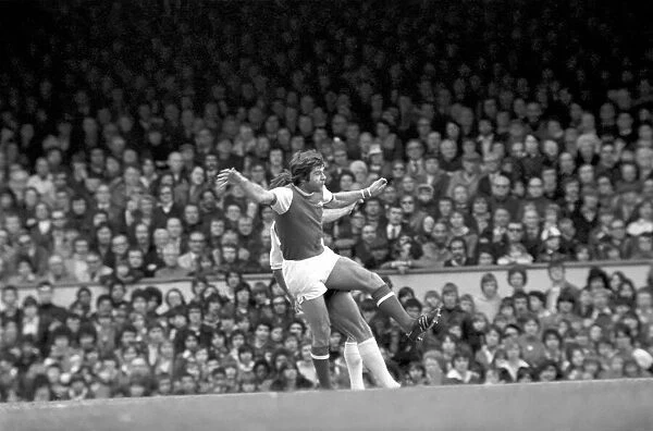 Football: Arsenal (1) vs. Tottenham Hotspur (0). April 1977 77-02053-028