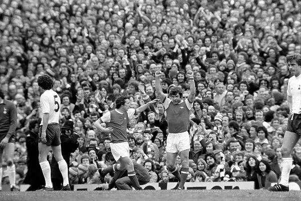 Football: Arsenal (1) vs. Tottenham Hotspur (0). April 1977 77-02053-080