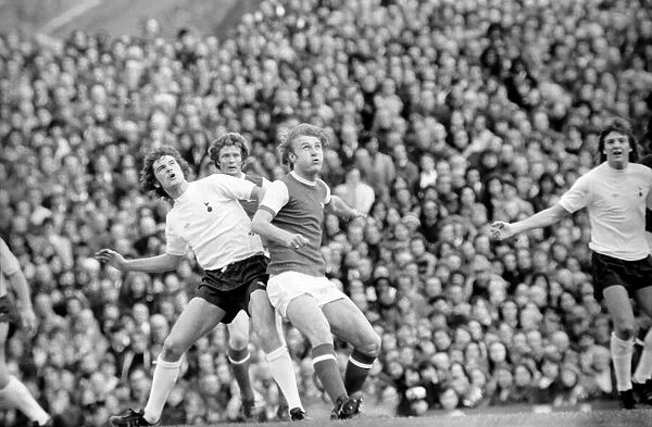 Football: Arsenal (1) vs. Tottenham Hotspur (0). April 1977 77-02053-061
