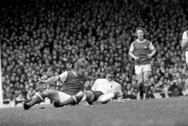 Football: Arsenal (1) vs. Tottenham Hotspur (0). April 1977 77-02053-031