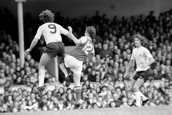 Football: Arsenal (1) vs. Tottenham Hotspur (0). April 1977 77-02053-070
