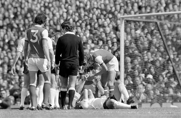 Football: Arsenal (1) vs. Tottenham Hotspur (0). April 1977 77-02053-023