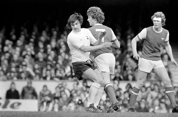 Football: Arsenal (1) vs. Tottenham Hotspur (0). April 1977 77-02053