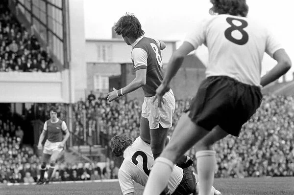 Football: Arsenal (1) vs. Tottenham Hotspur (0). April 1977 77-02053-041