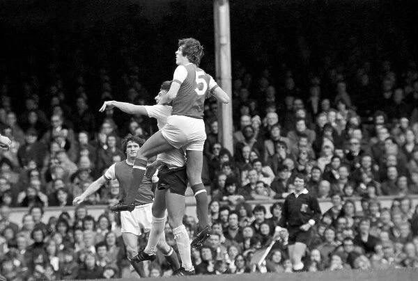 Football: Arsenal (1) vs. Tottenham Hotspur (0). April 1977 77-02053-019