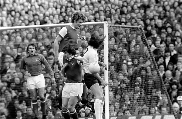 Football: Arsenal (1) vs. Tottenham Hotspur (0). April 1977 77-02053-052