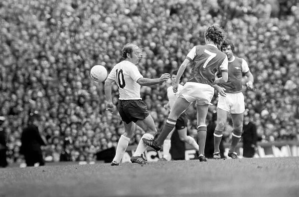 Football: Arsenal (1) vs. Tottenham Hotspur (0). April 1977 77-02053-004