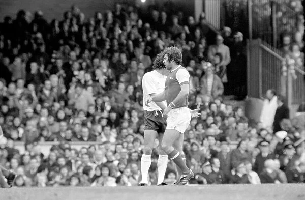 Football: Arsenal (1) vs. Tottenham Hotspur (0). April 1977 77-02053-017