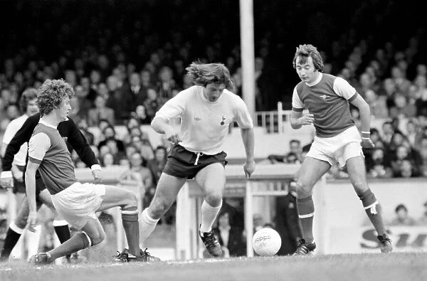 Football: Arsenal (1) vs. Tottenham Hotspur (0). April 1977 77-02053-059