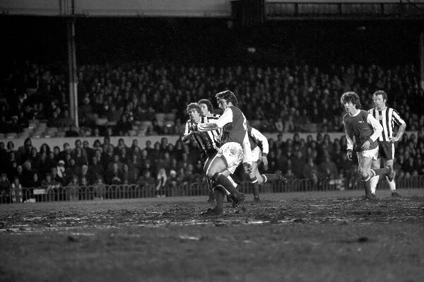 Football: Arsenal (4) vs. Newcastle United (0). March 1975 75-01516-056