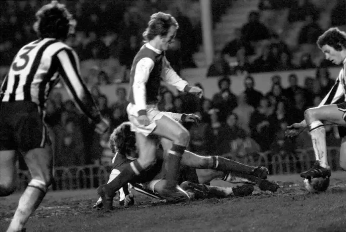 Framed Print : Football: Arsenal (4) vs. Newcastle United (0). March 1975 75-01516-027 Framed Print : Football: Arsenal (4) vs. Newcastle United (0). March 1975 75-01516-027