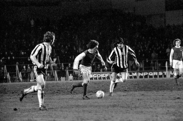 Football: Arsenal (4) vs. Newcastle United (0). March 1975 75-01516-047