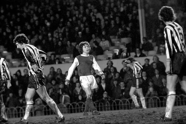 Football: Arsenal (4) vs. Newcastle United (0). March 1975 75-01516-015