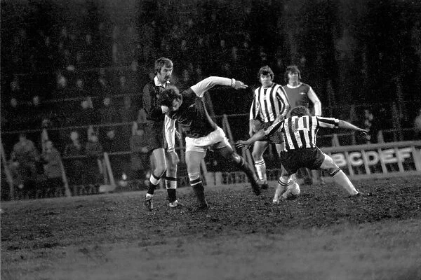 Football: Arsenal (4) vs. Newcastle United (0). March 1975 75-01516-014