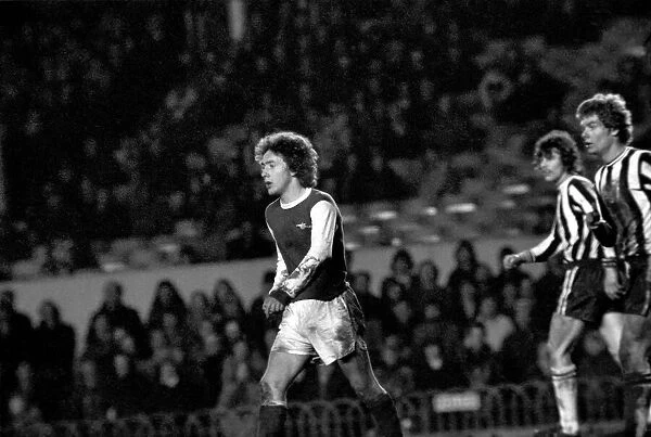 Football: Arsenal (4) vs. Newcastle United (0). March 1975 75-01516-012