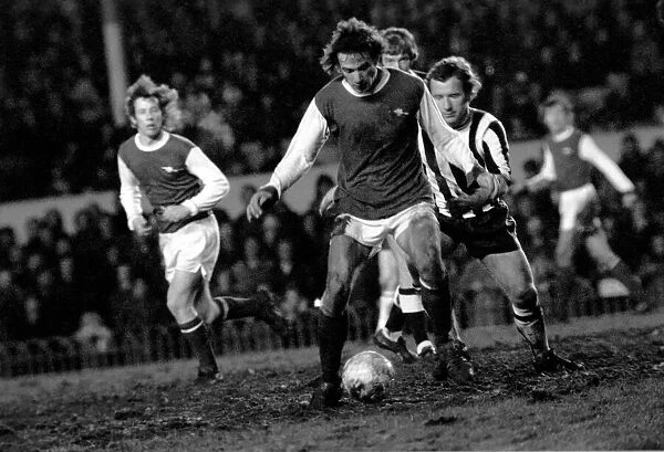 Football: Arsenal (4) vs. Newcastle United (0). March 1975 75-01516-006