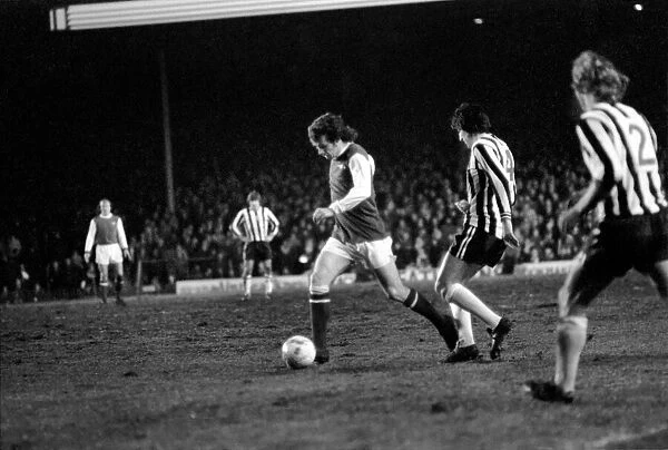 Football: Arsenal (4) vs. Newcastle United (0). March 1975 75-01516-075