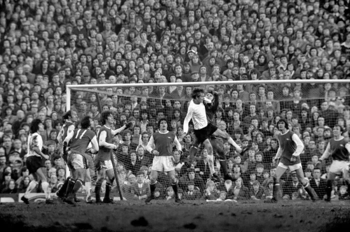 Framed Print : Football: Arsenal F. C. (2) vs. Liverpool F. C. (0). February 1975 75-00618-040 Framed Print : Football: Arsenal F. C. (2) vs. Liverpool F. C. (0). February 1975 75-00618-040