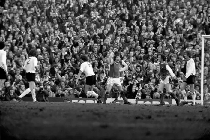 Framed Print : Football: Arsenal F. C. (2) vs. Liverpool F. C. (0). February 1975 75-00618-002 Framed Print : Football: Arsenal F. C. (2) vs. Liverpool F. C. (0). February 1975 75-00618-002