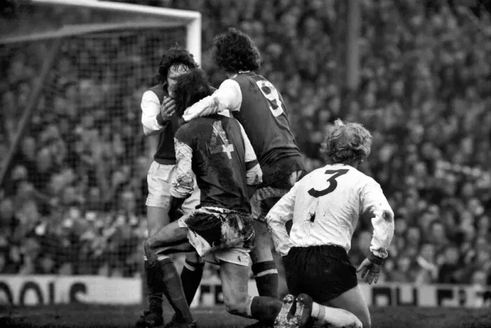 Framed Print : Football: Arsenal F. C. (2) vs. Liverpool F. C. (0). February 1975 75-00618-037 Framed Print : Football: Arsenal F. C. (2) vs. Liverpool F. C. (0). February 1975 75-00618-037