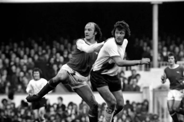 Framed Print : Football: Arsenal F. C. (2) vs. Liverpool F. C. (0). February 1975 75-00618-036 Framed Print : Football: Arsenal F. C. (2) vs. Liverpool F. C. (0). February 1975 75-00618-036