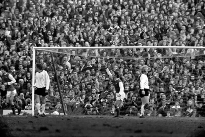 Framed Print : Football: Arsenal F. C. (2) vs. Liverpool F. C. (0). February 1975 75-00618-003 Framed Print : Football: Arsenal F. C. (2) vs. Liverpool F. C. (0). February 1975 75-00618-003
