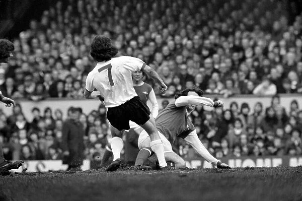 Football: Arsenal F. C. (2) vs. Liverpool F. C. (0). February 1975 75-00618-022