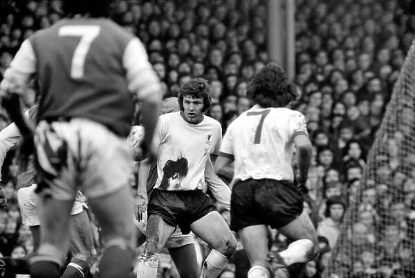 Football: Arsenal F. C. (2) vs. Liverpool F. C. (0). February 1975 75-00618-027