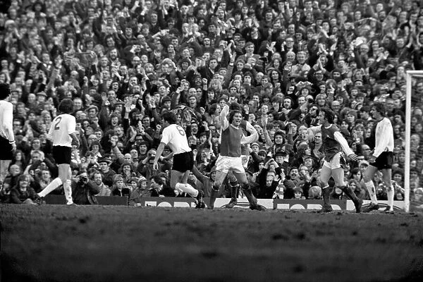 Football: Arsenal F. C. (2) vs. Liverpool F. C. (0). February 1975 75-00618-002