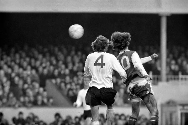 Football: Arsenal F. C. (2) vs. Liverpool F. C. (0). February 1975 75-00618-041