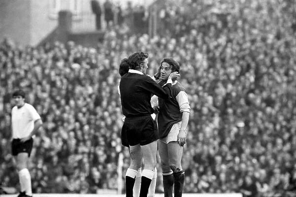 Football: Arsenal F. C. (2) vs. Liverpool F. C. (0). February 1975 75-00618-026