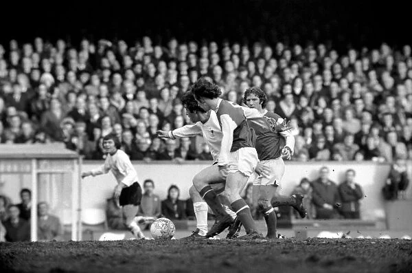 Football: Arsenal F. C. (2) vs. Liverpool F. C. (0). February 1975 75-00618-019