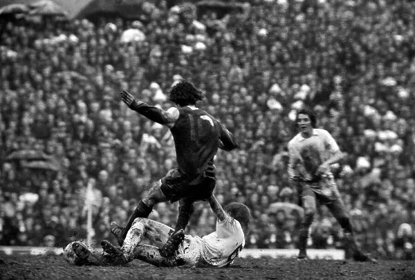 Football: Arsenal v. West Ham. March 1975 75-01318-072