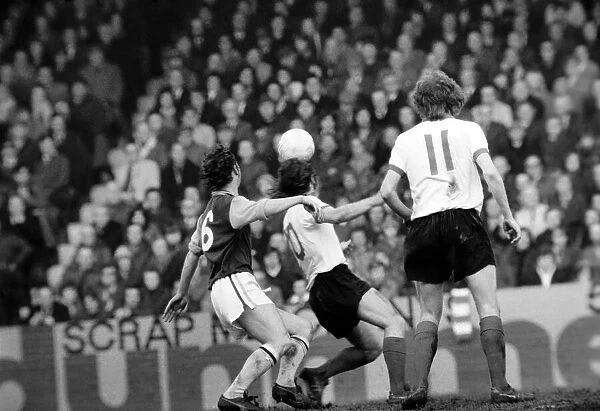 Football: Aston Villa F. C. (2) vs. Manchester United F. C. (0). February 1975 75-01047-045