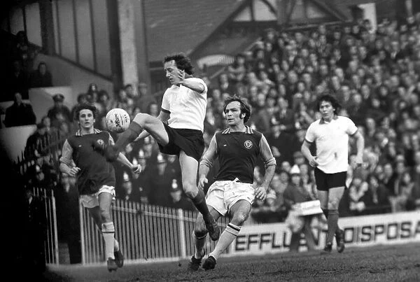 Football: Aston Villa F. C. (2) vs. Manchester United F. C. (0). February 1975 75-01047-029