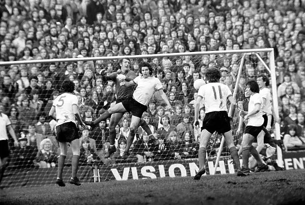 Football: Aston Villa F. C. (2) vs. Manchester United F. C. (0). February 1975 75-01047-040