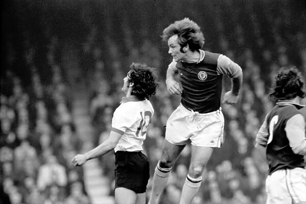 Football: Aston Villa F. C. (2) vs. Manchester United F. C. (0). February 1975 75-01047-022