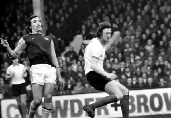 Football: Aston Villa F. C. (2) vs. Manchester United F. C. (0). February 1975 75-01047-072