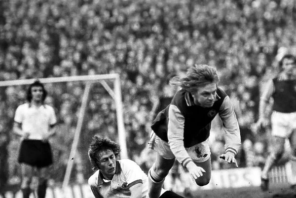 Football: Aston Villa F. C. (2) vs. Manchester United F. C. (0). February 1975 75-01047-066