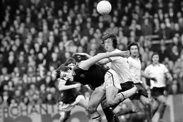 Football: Aston Villa F. C. (2) vs. Manchester United F. C. (0). February 1975 75-01047-058