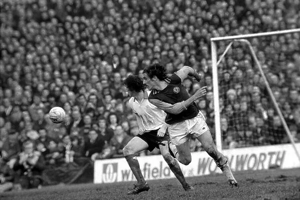 Football: Aston Villa F. C. (2) vs. Manchester United F. C. (0). February 1975 75-01047-013