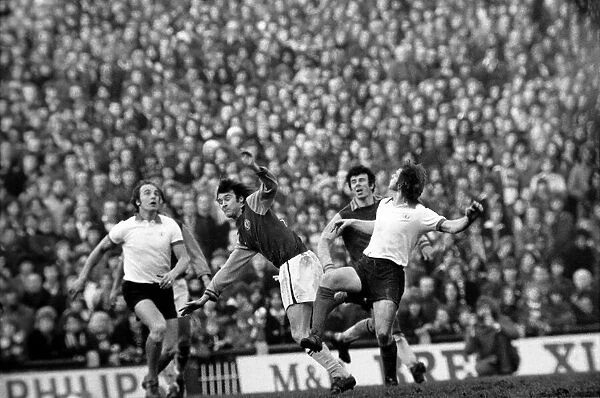 Football: Aston Villa F. C. (2) vs. Manchester United F. C. (0). February 1975 75-01047-010