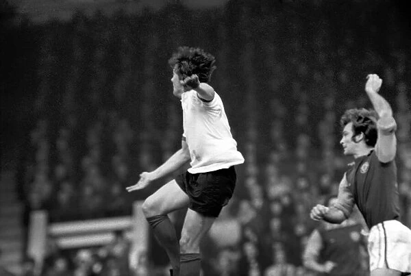 Football: Aston Villa F. C. (2) vs. Manchester United F. C. (0). February 1975 75-01047-030